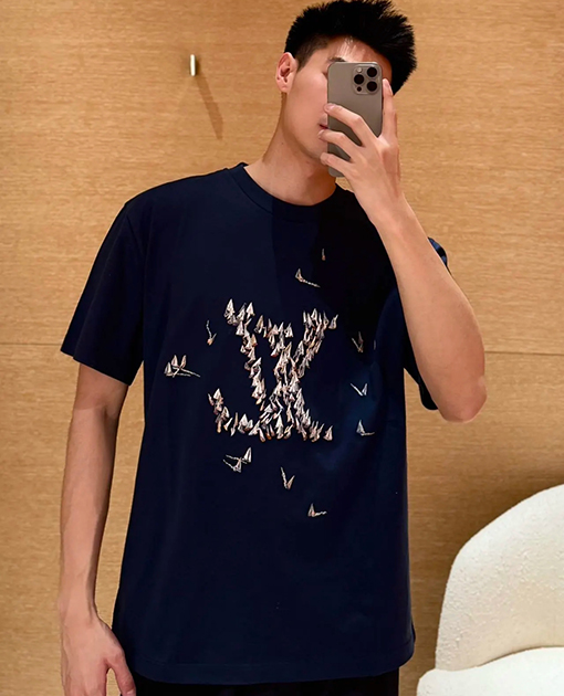 一枚でセンスが光る 刺繍ロゴTシャツの魅力