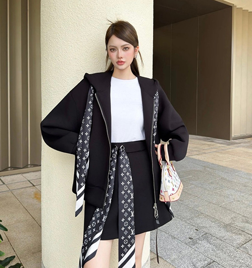 ルイヴィトン レディース フード パーカー アウター｜上品で快適なモードスタイルを叶える一着