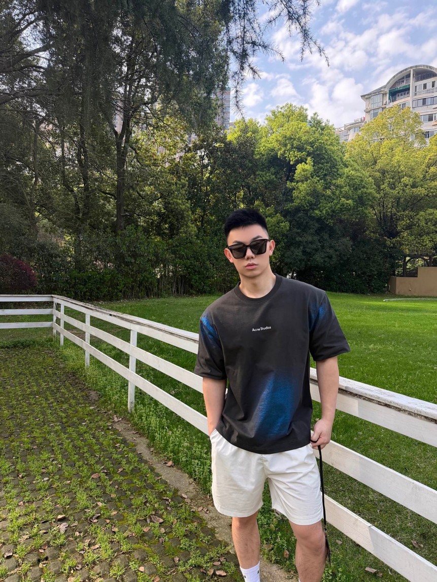 アクネ ストゥディオズ メンズ レディース 半袖Tシャツ｜シンプルを極めた上品ストリートスタイル