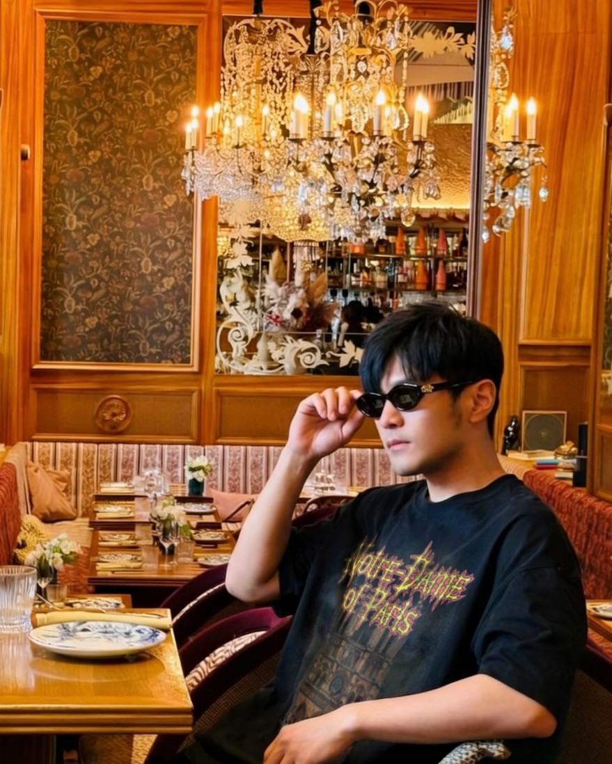 バレンシアガ ロゴプリント 半袖Tシャツ メンズ｜モードとストリートが融合した定番名作