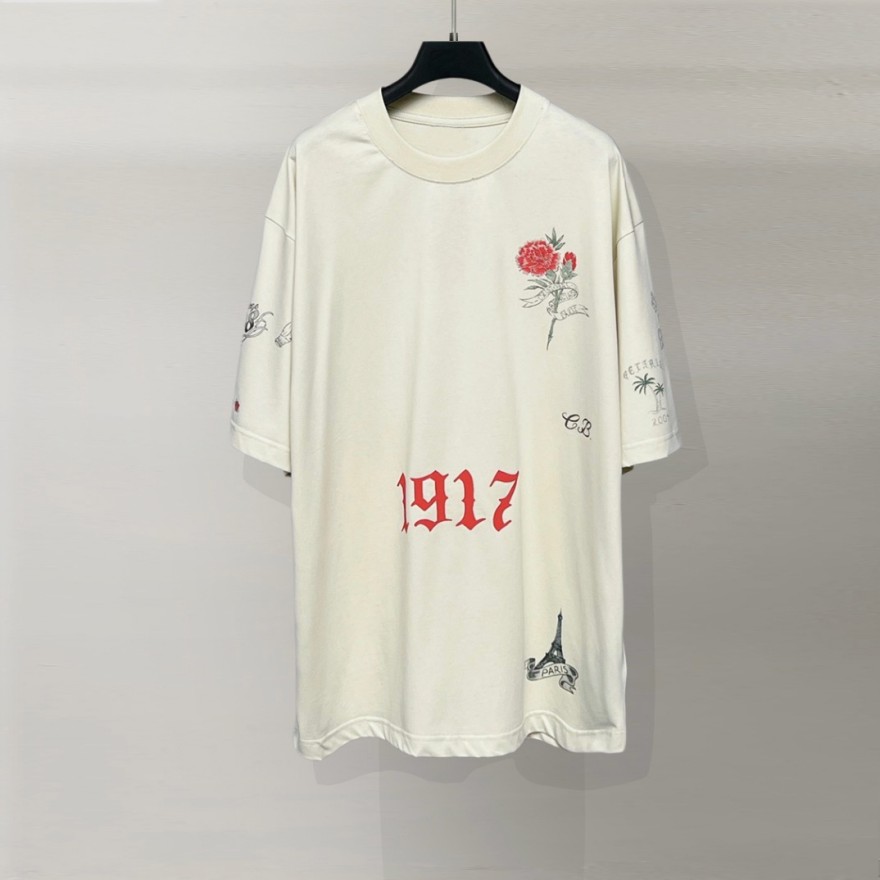 バレンシアガのメンズ・レディース半袖Tシャツで楽しむモードな日常スタイル