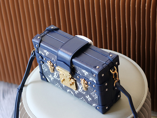ルイヴィトン  ジャカードベースプリントショルダーバッグ M22882