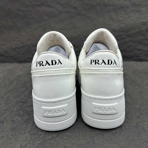 プラダスーパーコピー    Pradaロゴスニーカー