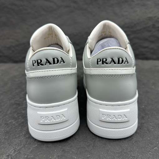 プラダスーパーコピー    Pradaロゴスニーカー