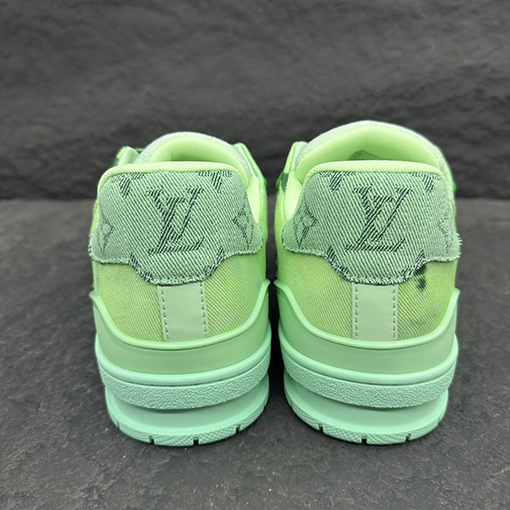ルイヴィトン    ラバー LV アルファベットロゴスニーカー