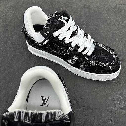 ルイヴィトン    ラバー LV アルファベットロゴスニーカー