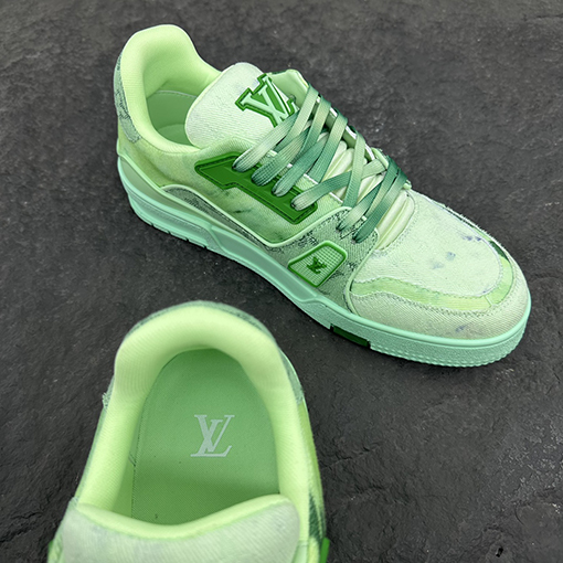 ルイヴィトン    ラバー LV アルファベットロゴスニーカー