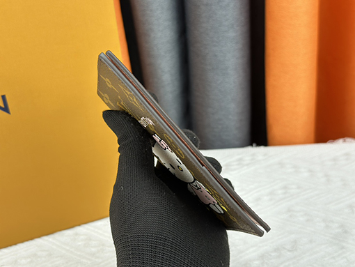 ルイヴィトン  猫のピンクのプリント財布 M60410