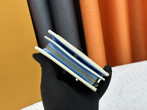 ルイヴィトン  モノグラムエンボスパターン財布 M80152