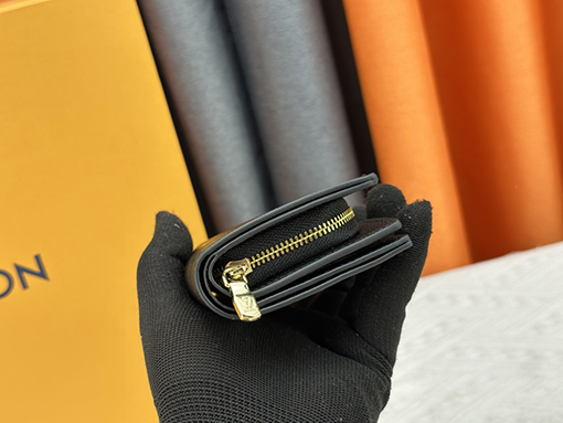 ルイヴィトン  モノグラムエンボスパターン財布 M80152