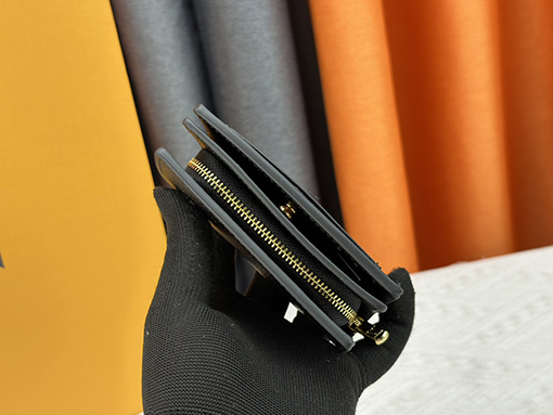 ルイヴィトン  モノグラムエンボスパターン財布 M80152