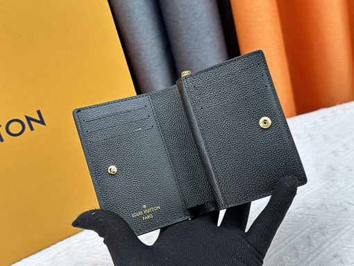 ルイヴィトン  モノグラムエンボスパターン財布 M80152