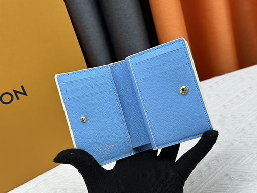 ルイヴィトン  モノグラムエンボスパターン財布 M80152
