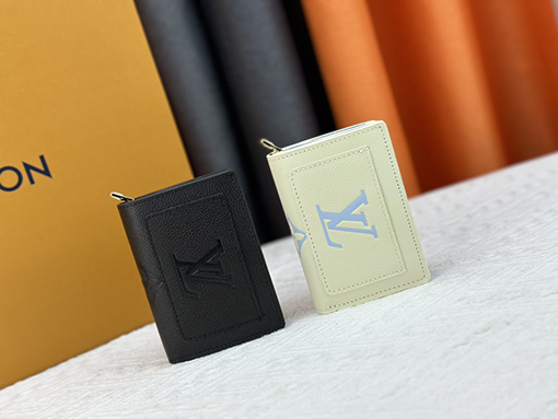 ルイヴィトン  モノグラムエンボスパターン財布 M80152