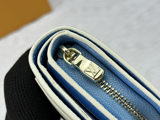 ルイヴィトン  モノグラムエンボスパターン財布 M80152
