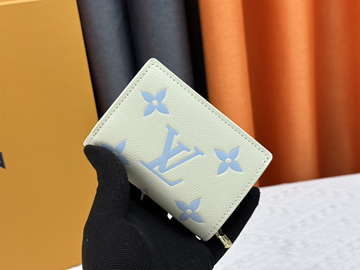 ルイヴィトン  モノグラムエンボスパターン財布 M80152