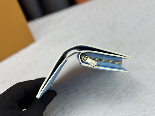ルイヴィトン  モノグラムエンボスパターン財布 M80152
