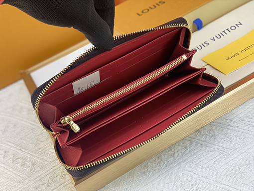 ルイヴィトン  カラフルなプリント記録マスコット財布  M81630