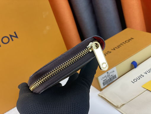 ルイヴィトン  カラフルなプリント記録マスコット財布  M81630