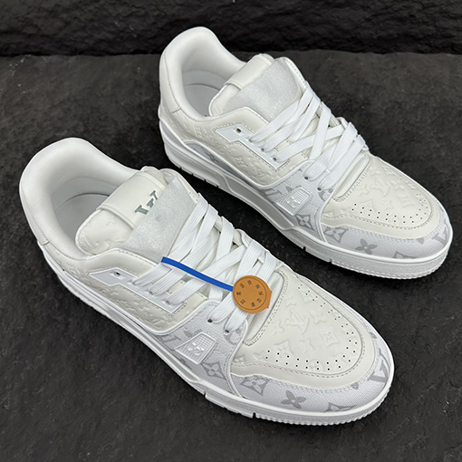 ルイヴィトン   ロゴモノグラムフラワー LV アルファベットスニーカー