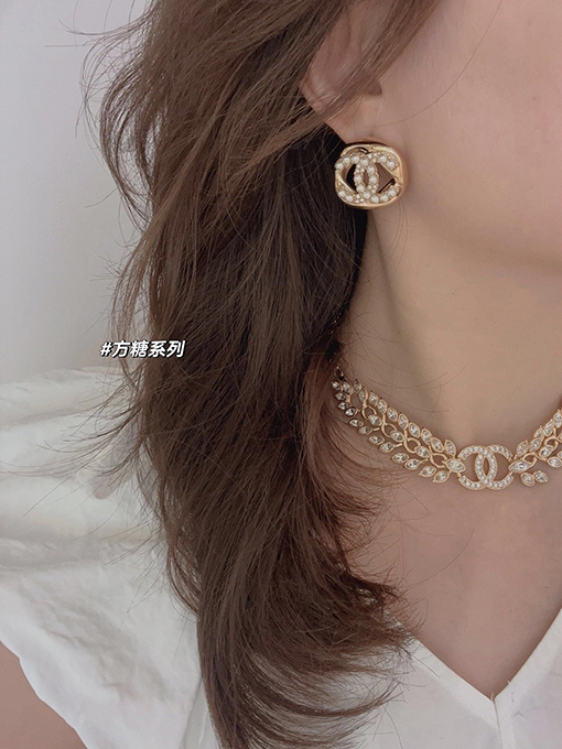 シャネル  フレグランスカットツイストキューブピアス