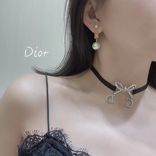 ディオール  Dior アルファベットサイズパールピアス