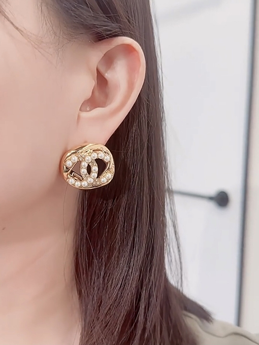 シャネル  フレグランスカットツイストキューブピアス