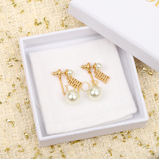 ディオール  Dior アルファベットサイズパールピアス