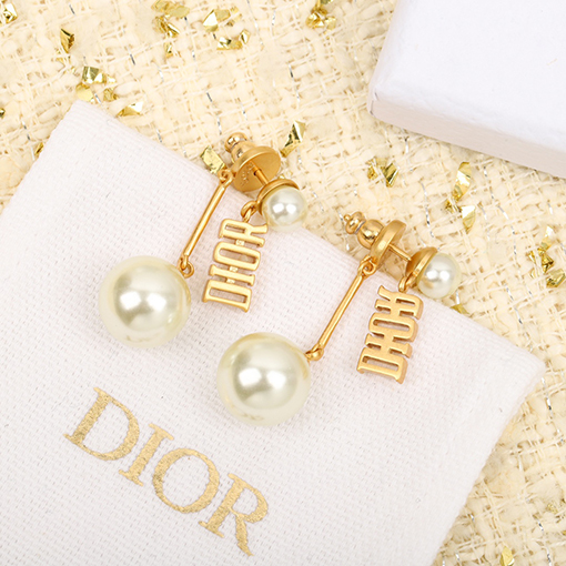 ディオール  Dior アルファベットサイズパールピアス