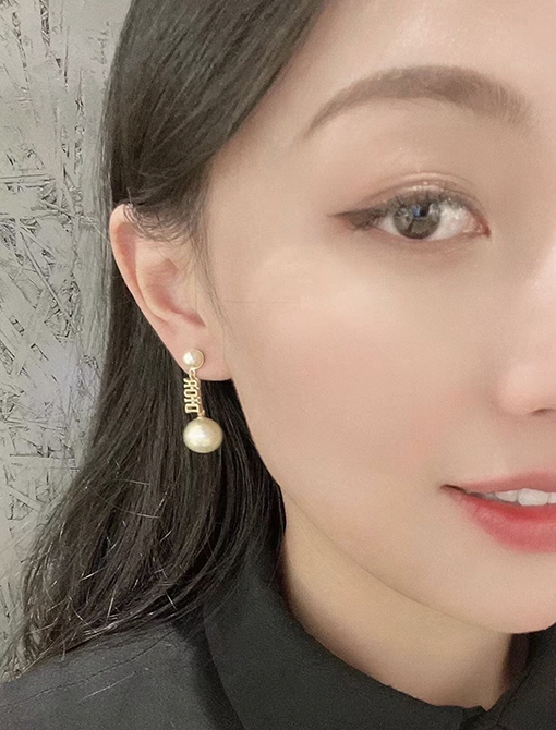 ディオール  Dior アルファベットサイズパールピアス