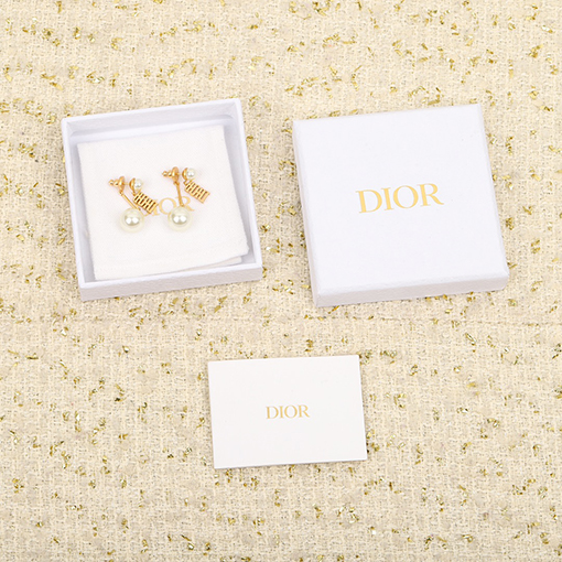 ディオール  Dior アルファベットサイズパールピアス