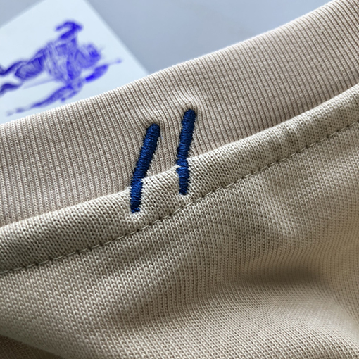 バーバリー 新しいステッカーカジュアルリブラウンドネック半袖Tシャツ