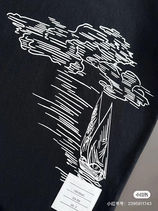 トムブラウン  オーシャンビューセーリングプリントスリット入りラウンドネック半袖Tシャツ