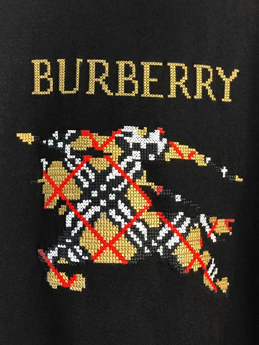 バーバリー刺繍ラウンドネック半袖Tシャツ