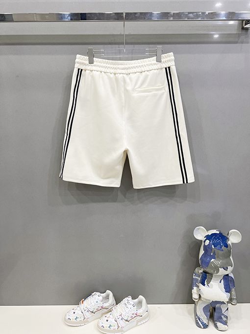 グッチコピー大きなロゴのショートパンツ