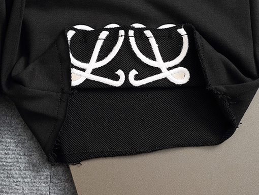ロエベクラシックなロゴ刺繍ショーツ
