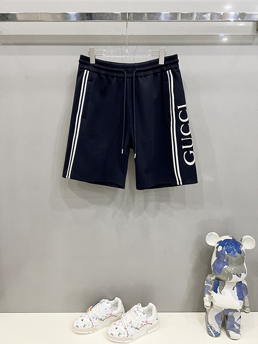 グッチコピー大きなロゴのショートパンツ