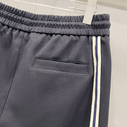 グッチコピー大きなロゴのショートパンツ