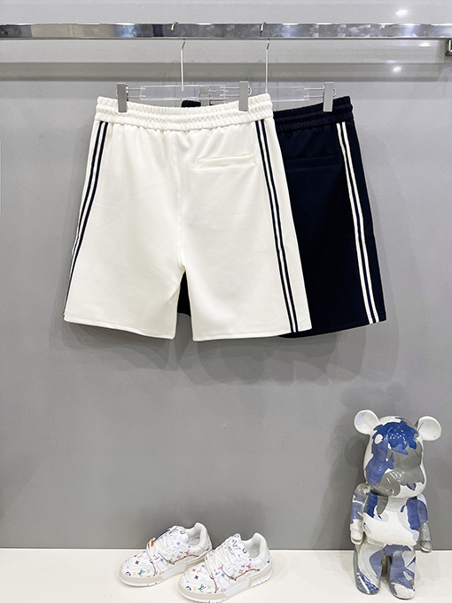グッチコピー大きなロゴのショートパンツ