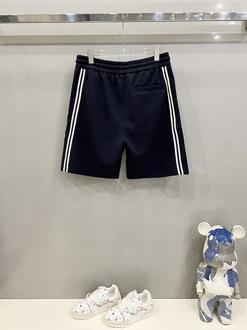 グッチコピー大きなロゴのショートパンツ