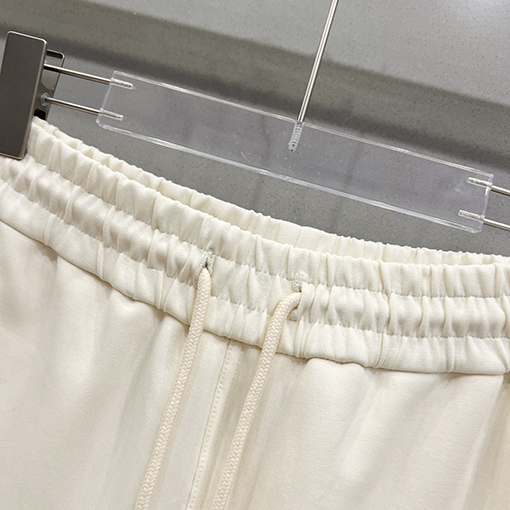 グッチコピー大きなロゴのショートパンツ