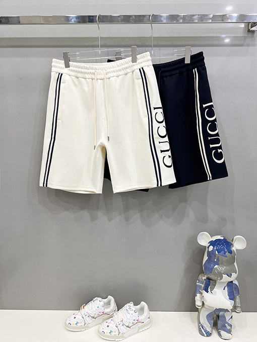グッチコピー大きなロゴのショートパンツ