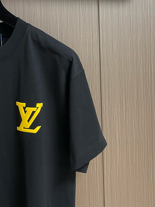 ルイヴィトン限定新作ロゴプリント半袖Tシャツ