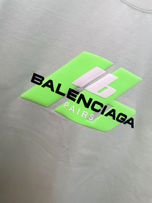 バレンシアガ新しいLBシリコンプリントTシャツ