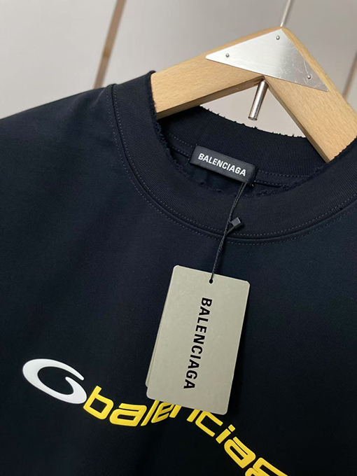 バレンシアガコピー新しい環状シリコン文字Tシャツ