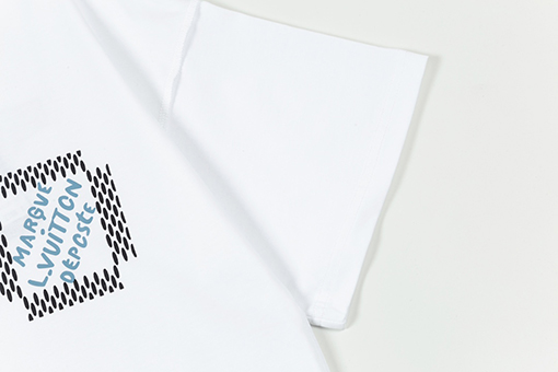 ルイヴィトンスーパーコピーアルファベットのモノグラムプリントTシャツ