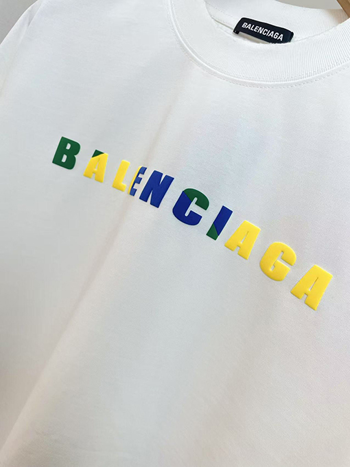 バレンシアガ立体色のアルファベットTシャツ