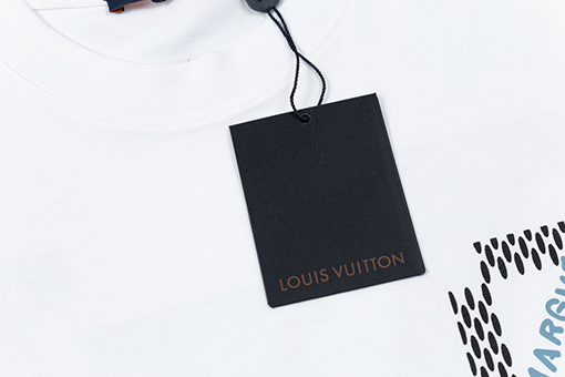 ルイヴィトンスーパーコピーアルファベットのモノグラムプリントTシャツ