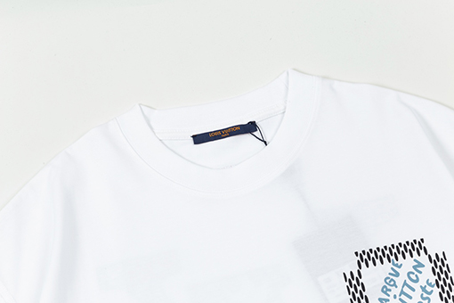 ルイヴィトンスーパーコピーアルファベットのモノグラムプリントTシャツ