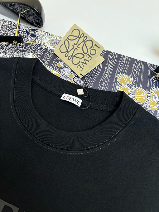 ロエベクラシックTシャツ